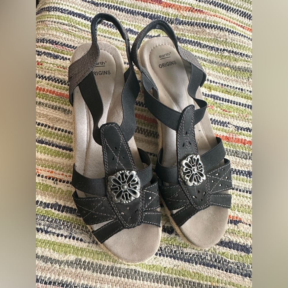 Final Markdown! Earth Origins Leather upper wedge sandals, women’s  9.5